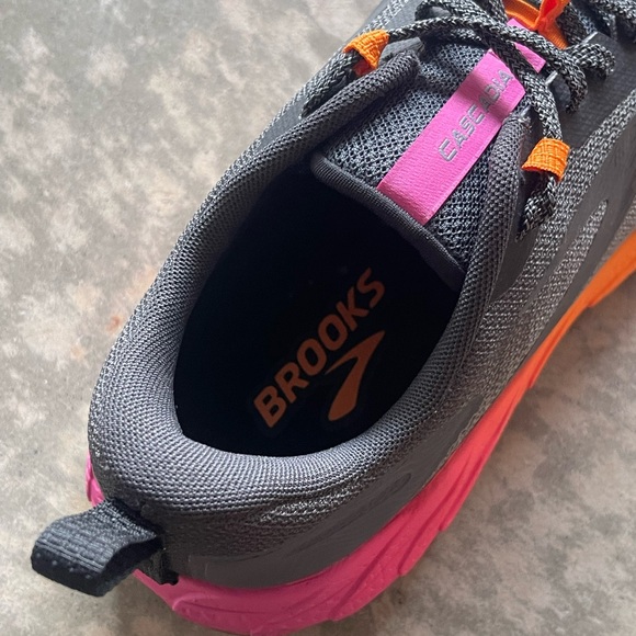 Brooks Cascadia 17 Trail Running Shoe All Terrain Gray Sunset SAMPLE Size 9 Mens - Picture 6 of 8